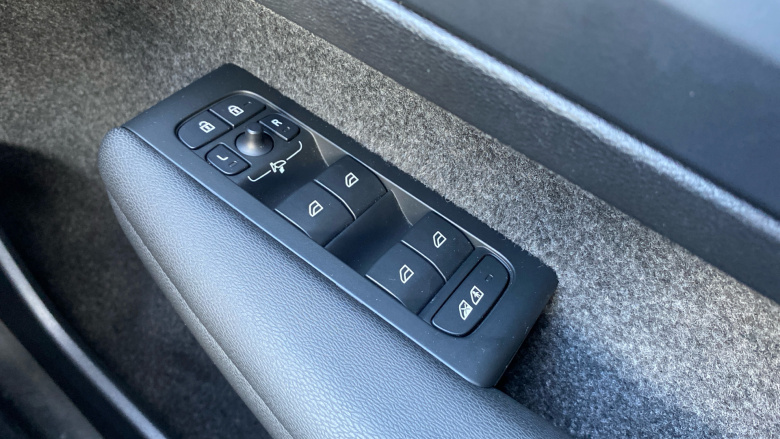 Volvo Xc40 2.0 B4P Plus Dark 5dr AWD Auto Petrol Estate